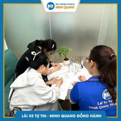 Học viên ghi danh tại Minh Quang